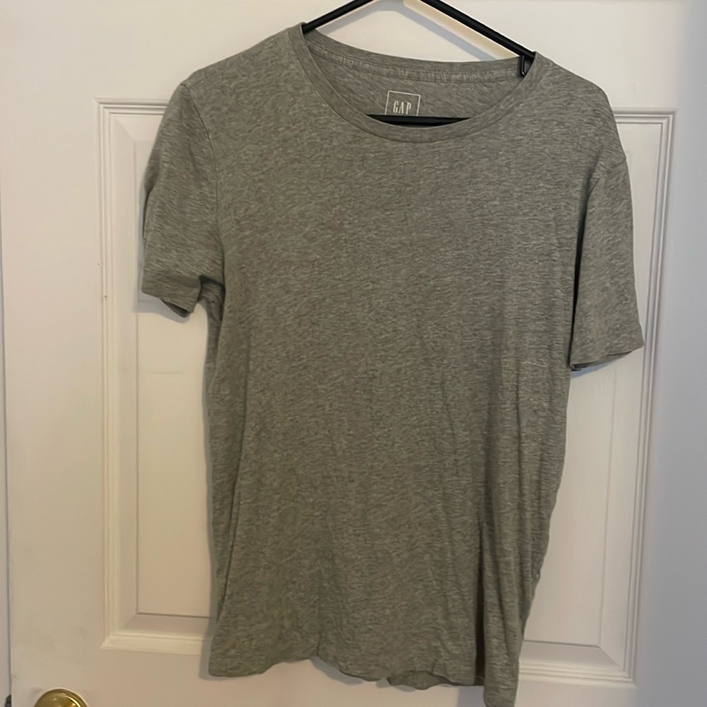 Gap grey t-shirt
